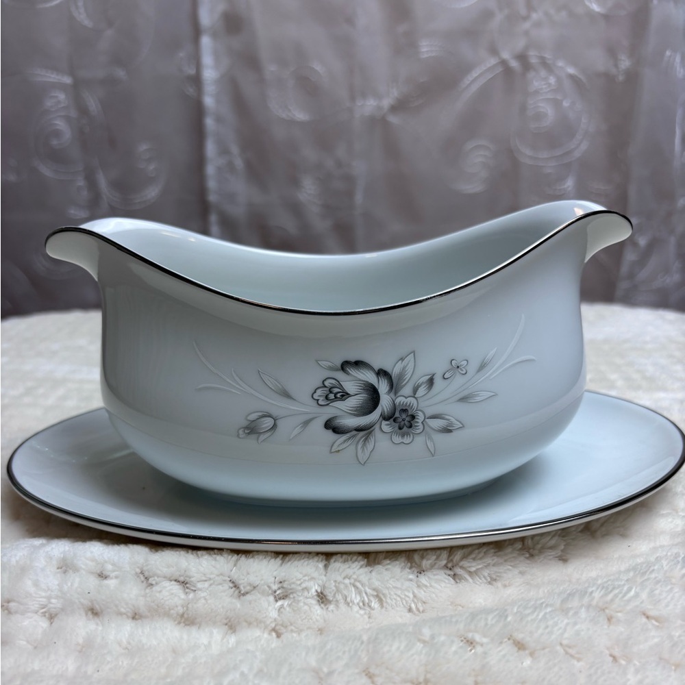 Sango “Morena” Pattern Gravy Boat w/attached Plate